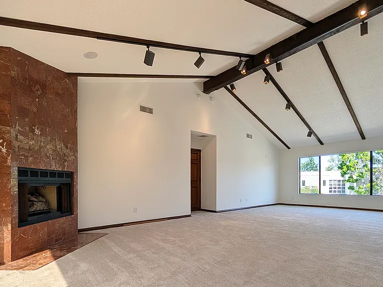 545 Hillgreen Dr — Photo 37