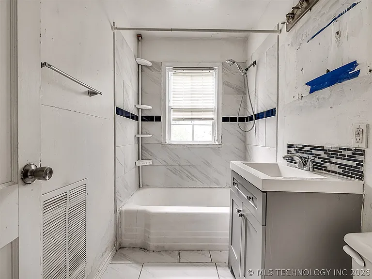 1913 N Florence Pl — Photo 24