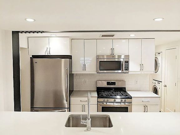 3rd image of 141 1/2 Nelson St