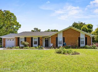 102 Greenbriar Drive, Jacksonville, NC 28546