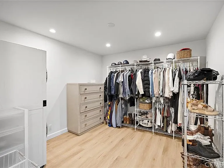 226 La Jolla Dr — Photo 25
