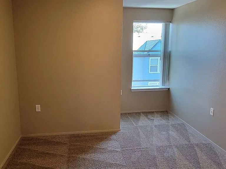 South Vista Apartments — Photo 23