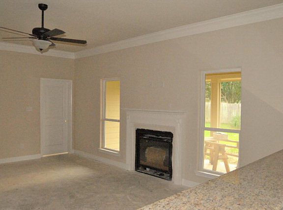 5th image of 441 N Amherst Dr