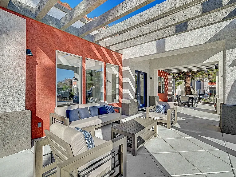 7413_Russell Rd-31