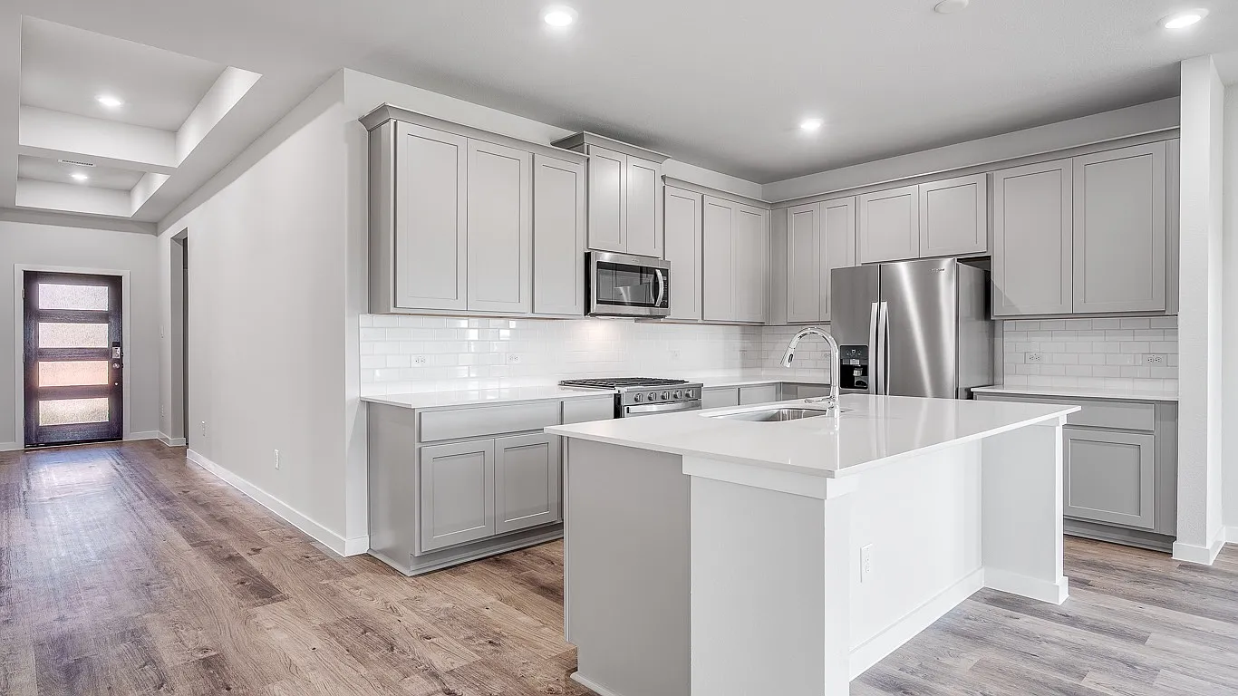 4 bed, 2100 sqft, $2,700 — Photo 4