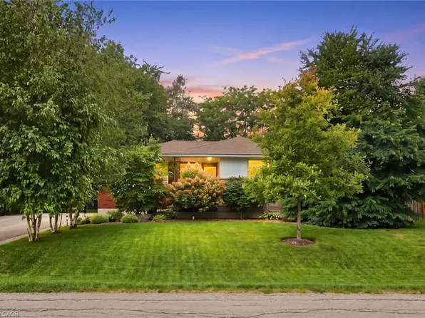 238 Seminole Rd, Hamilton, ON L9G 1Y9