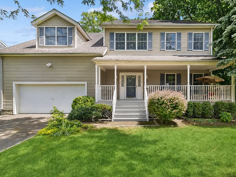 921 Shore Acres Dr — Photo 4