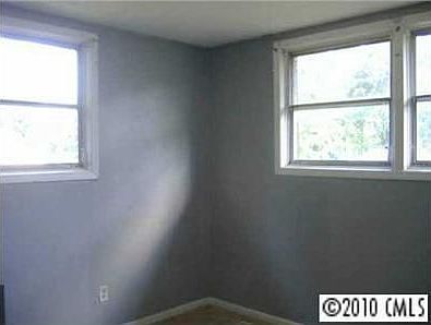 5th image of 406 E Boston Ave