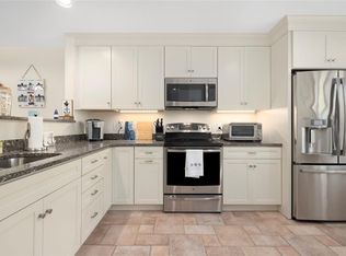 6 Pendleton Pl, Narragansett, RI 02882