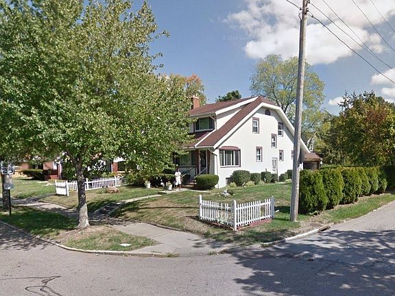 2nd image of 615 S Sunset View Dr