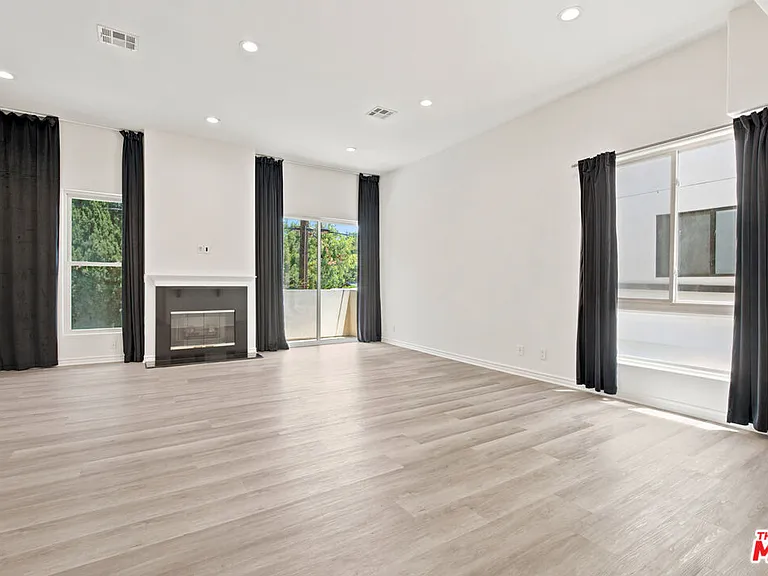 4940 Laurel Canyon Blvd #102 — Photo 3