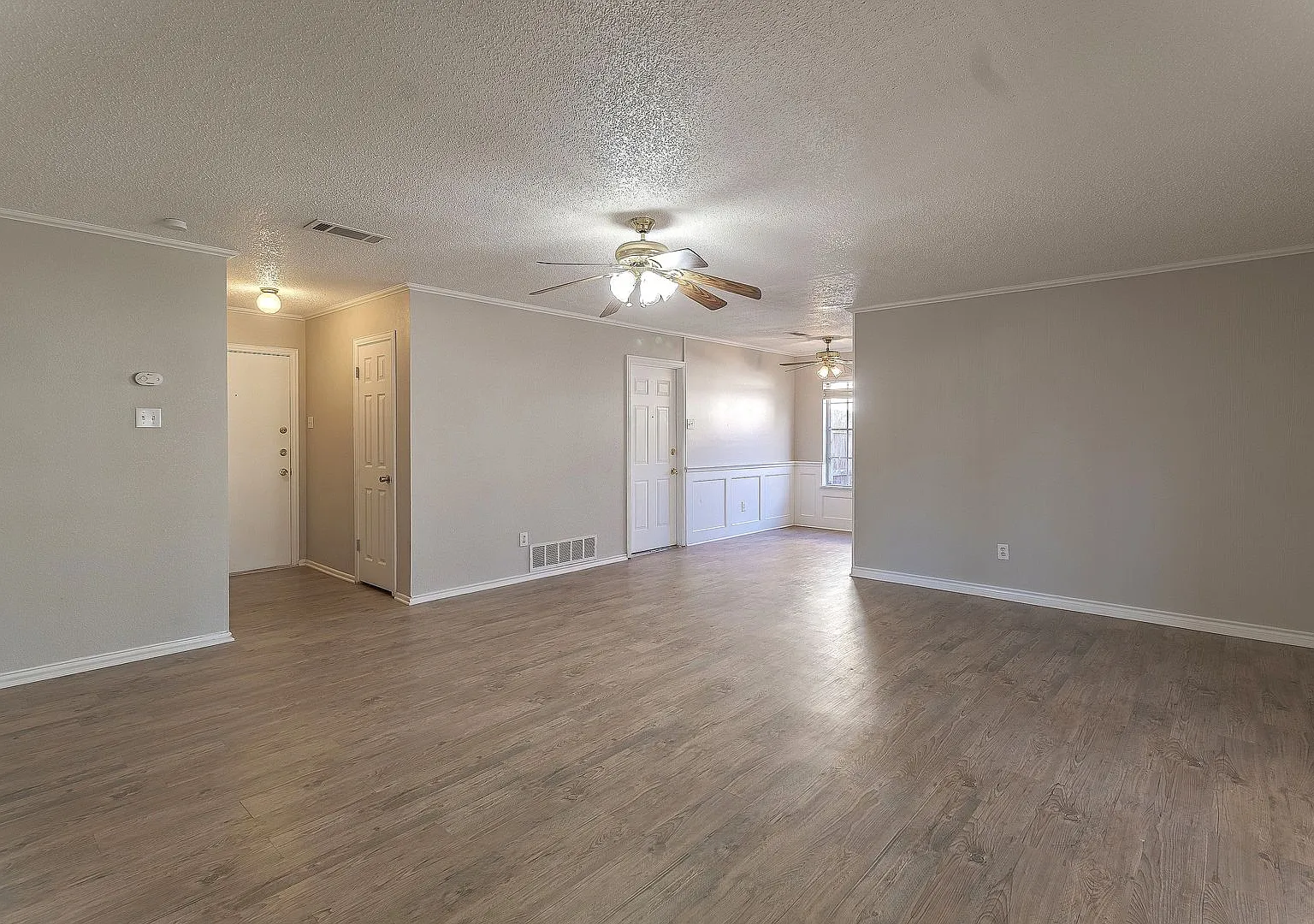 Cute & Cozy Fully Remodeled 3 Bedroom 2 Bath Home! — Photo 4