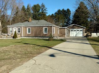 894 Hendrick Rd, Norton Shores, MI 49441