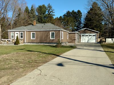 894 Hendrick Rd, Norton Shores, MI, 49441