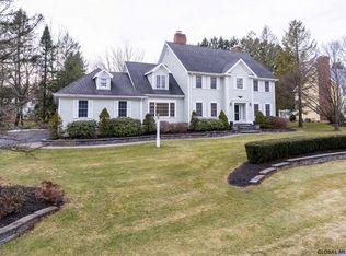 4 Turnberry Ln, Albany, NY 12211