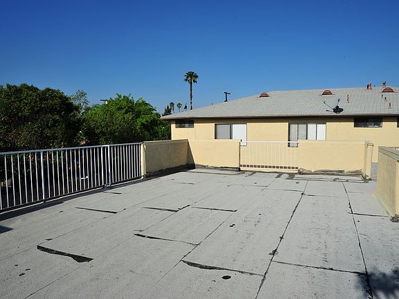 5th image of 20718 Roseton Ave