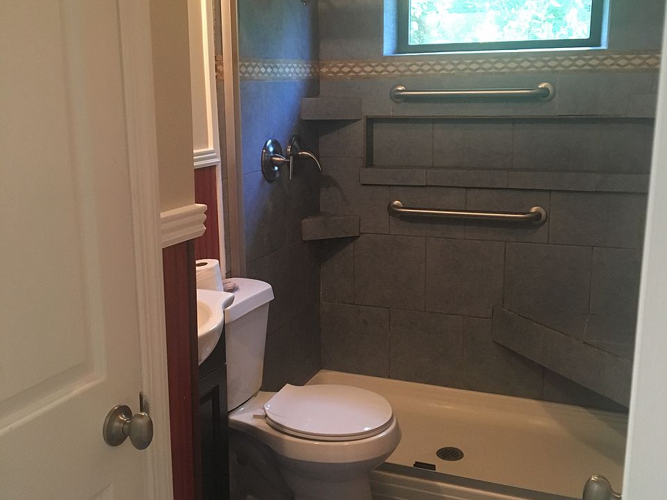 2nd image of 901 Altamaha St