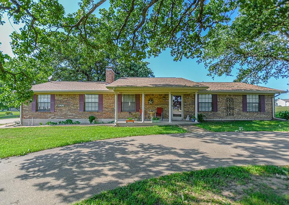1st image of 206 Clover Dr