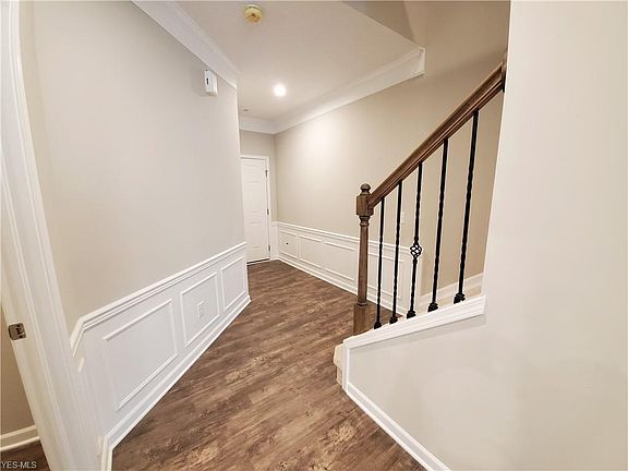 3rd image of 889 Serviceberry Ct