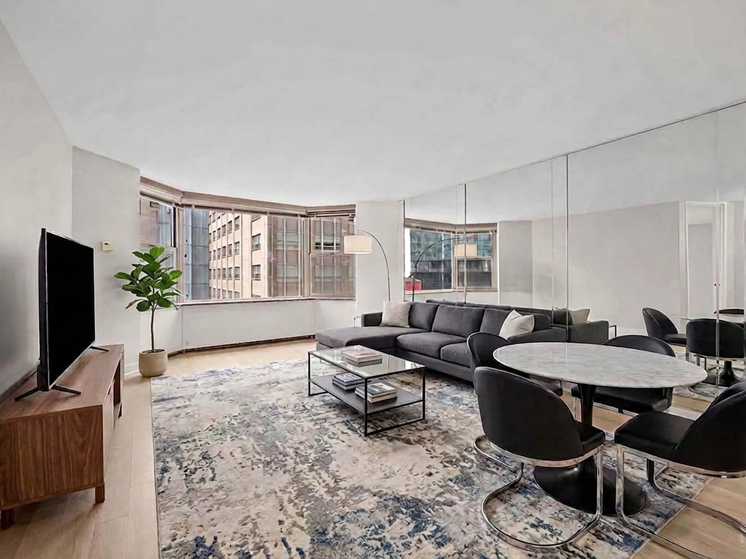 1 bed, 755 sqft, $2,300 — Photo 2