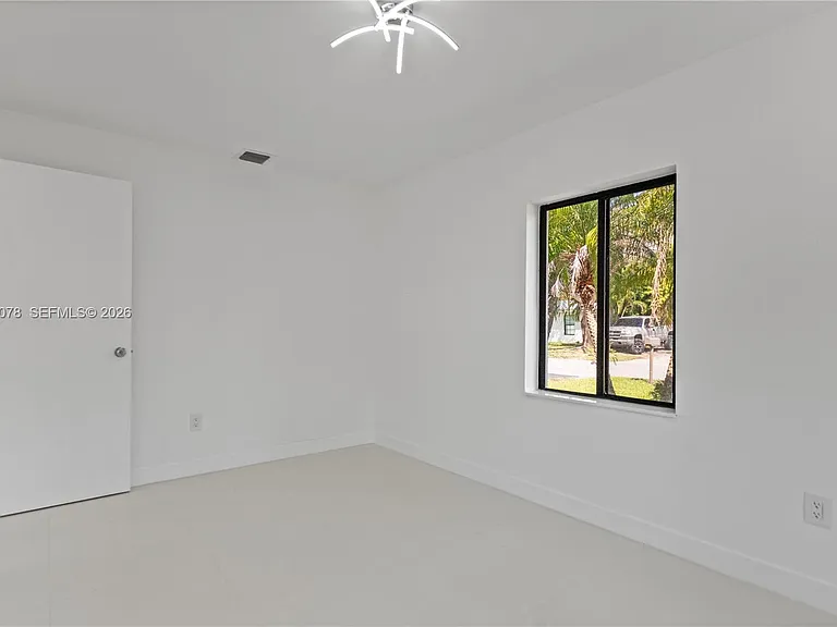 1524 SW 32nd Ct — Photo 17
