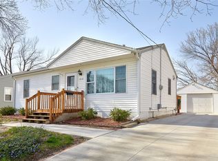1314 E Oak Park Ave, Des Moines, IA 50316