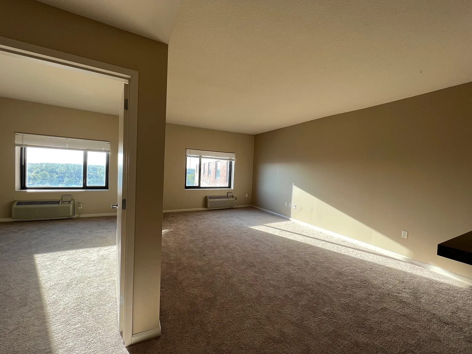 1 bed, 810 sqft, $2,100 — Photo 4