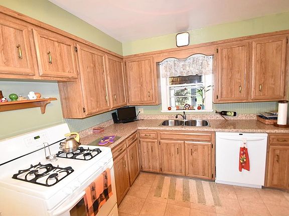 4th image of 2111 Hermosa Dr