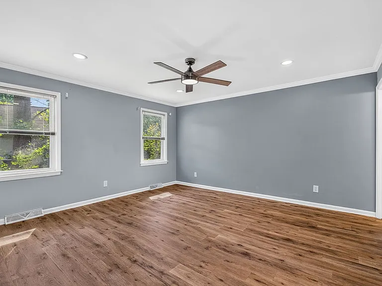 1037 Law Ln — Photo 24