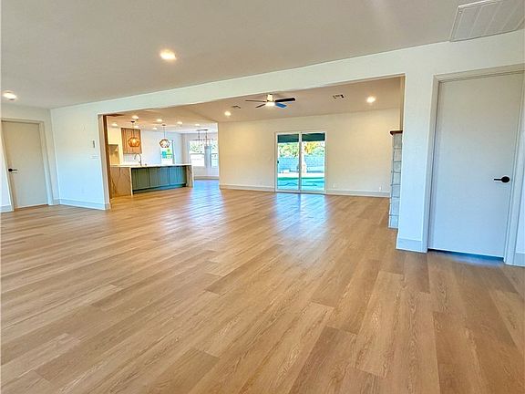 5th image of 2755 S Torrey Pines Dr