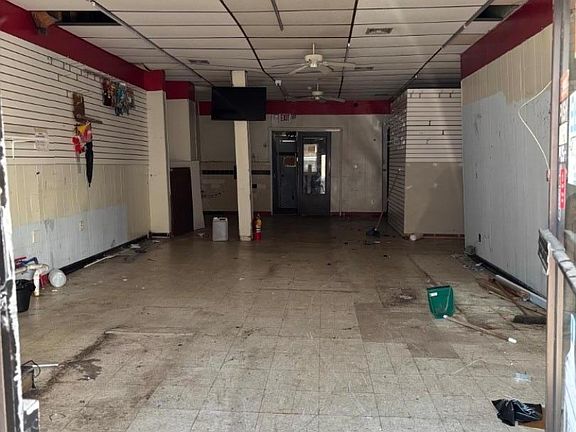 4th image of 608 Main St