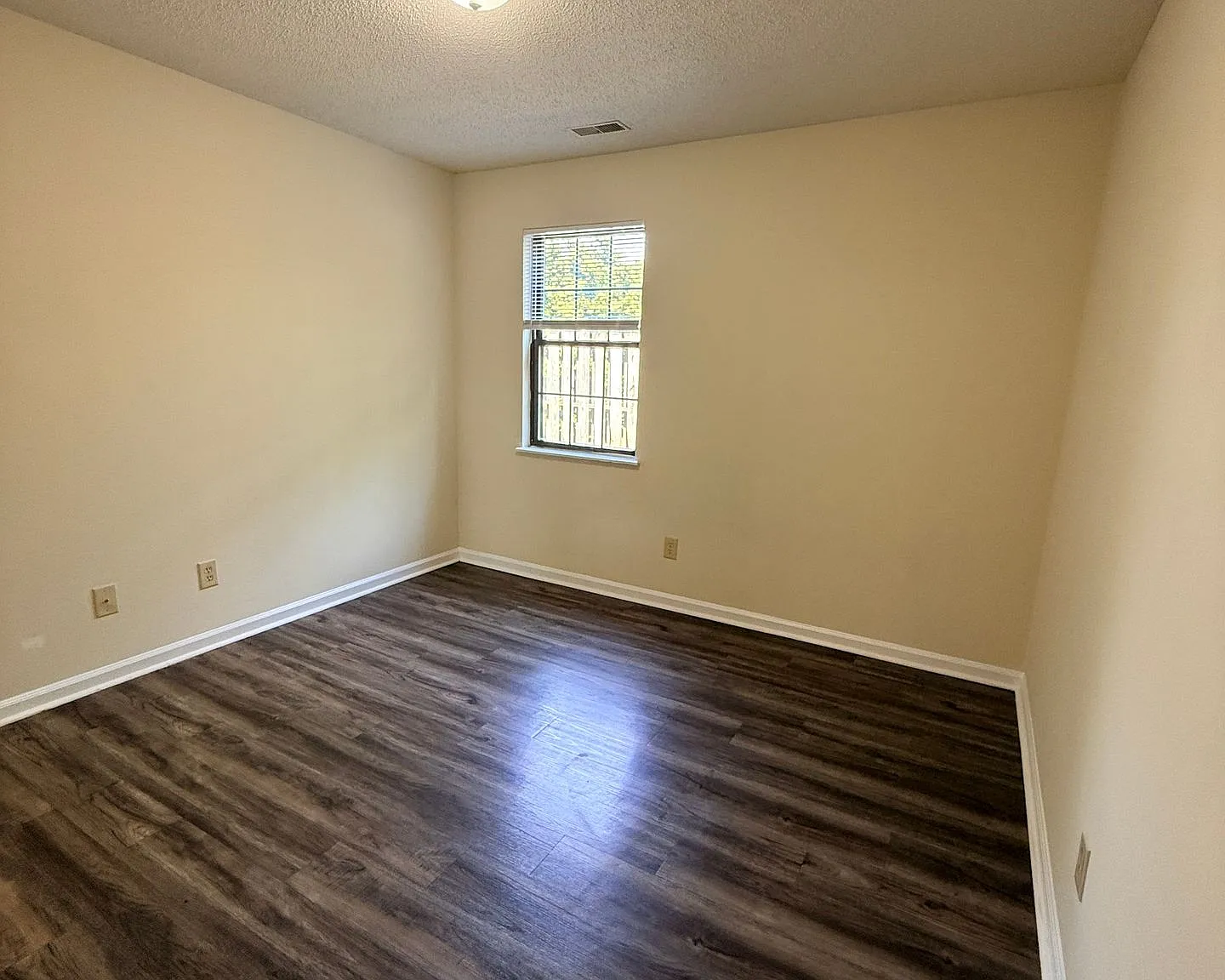 Ivy Court Apartments — Photo 3
