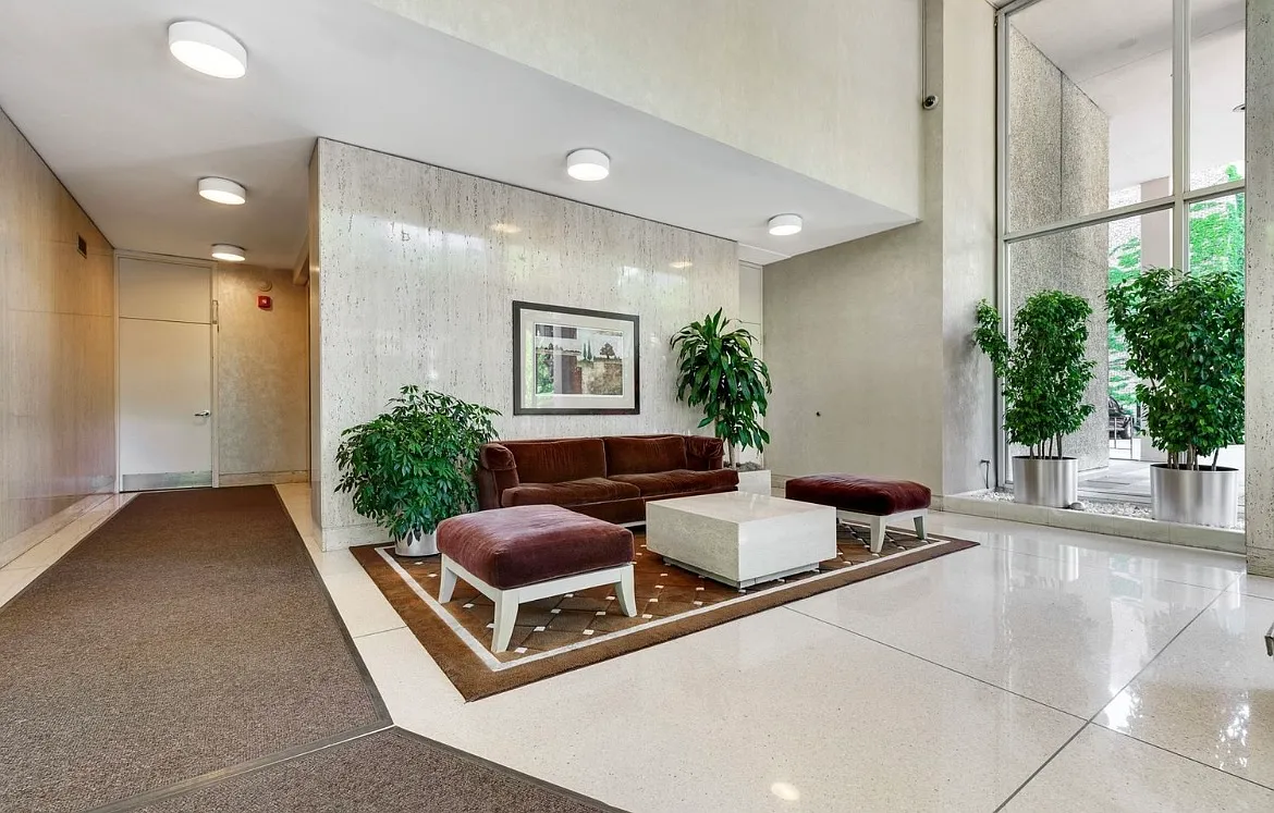 70 W Burton Pl — Photo 3