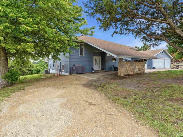 9414 Blue Ridge Rd, Manhattan, KS 66503