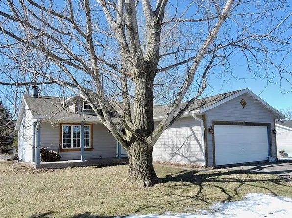 1722 S Meadow LANE, Elkhorn, WI 53121