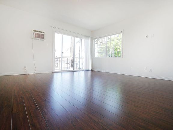 2nd image of 1219 Larrabee St APT 3