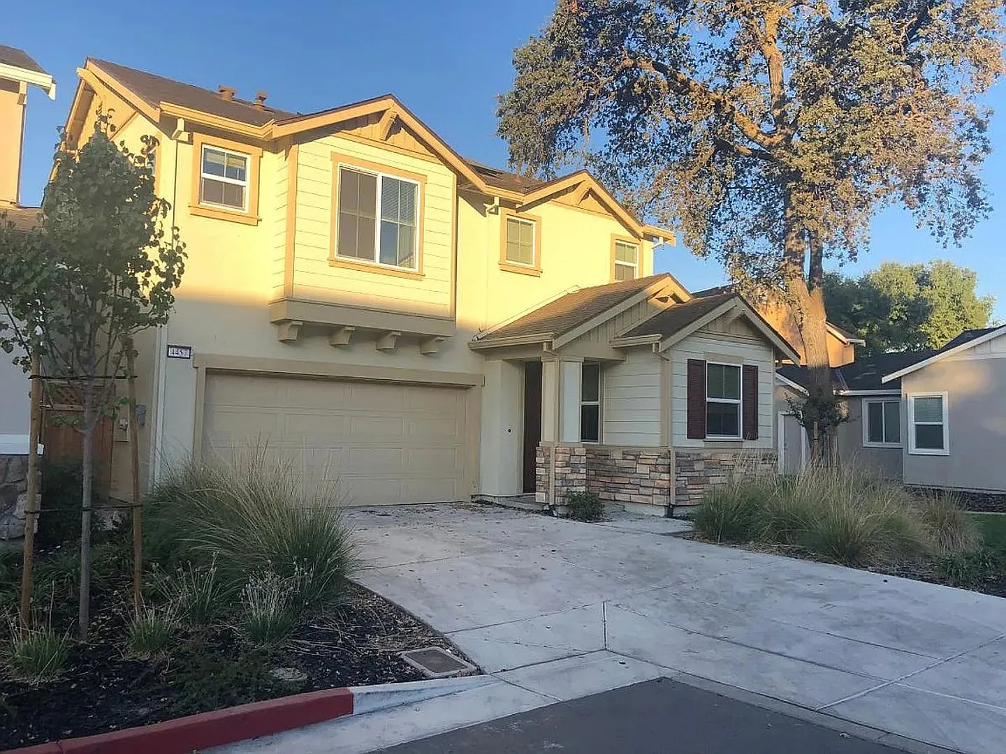 Spacious 4-Bedroom, 3-Bath Home in Gated Community — Photo 2