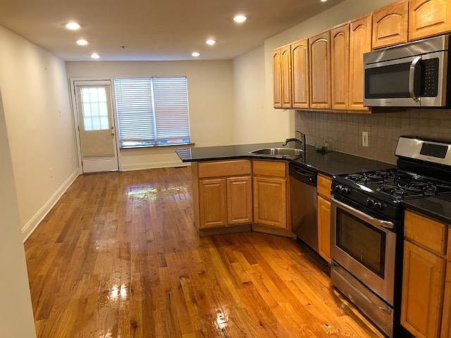1st image of 3329 Mount Vernon St #1