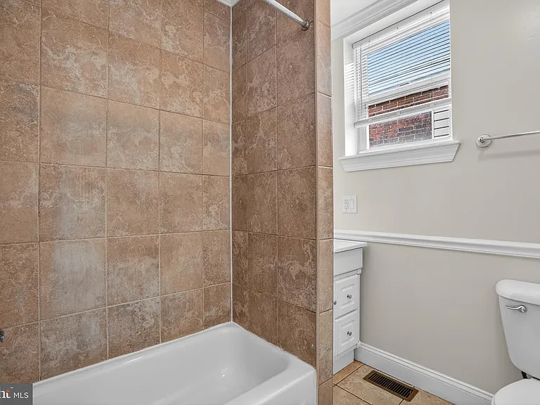 1953 E Stella St — Photo 14