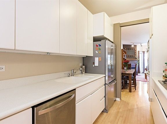 4th image of 851 W Gunnison St APT B