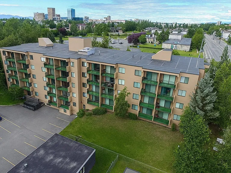The Outlook Apartments — Photo 12