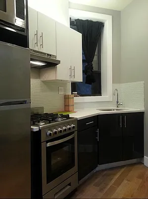 Rented by Realty Advisors Group | media 60