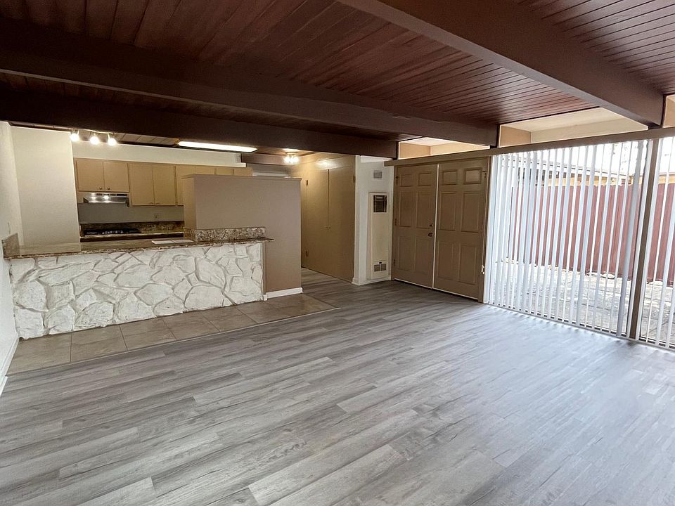 404 Ave F, B, RB - view of bar area between living room and kitchen