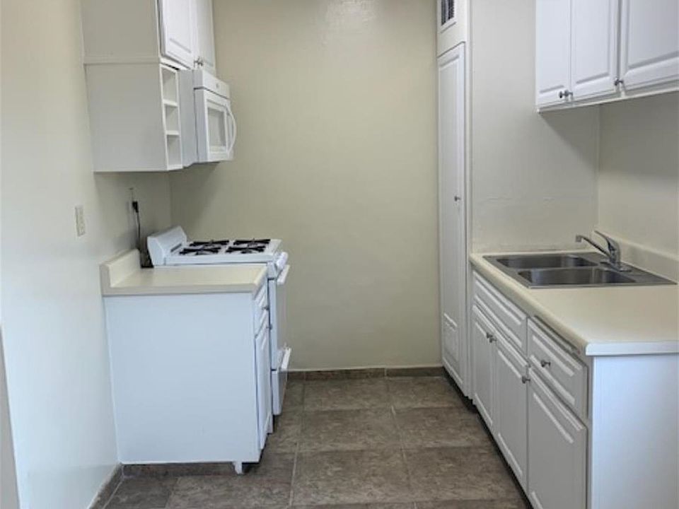 1st image of 4837 N Clybourn Ave #8