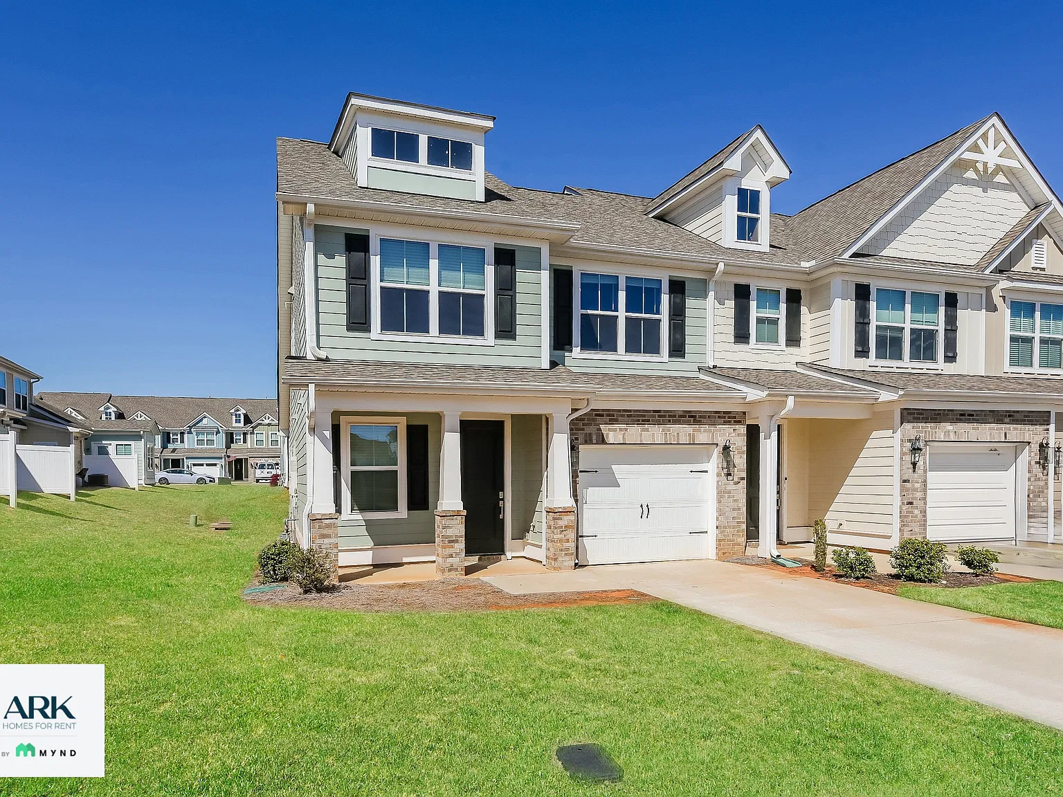 3 bed, 2.5 bath, 1693 sqft, $2,035 — Photo 2