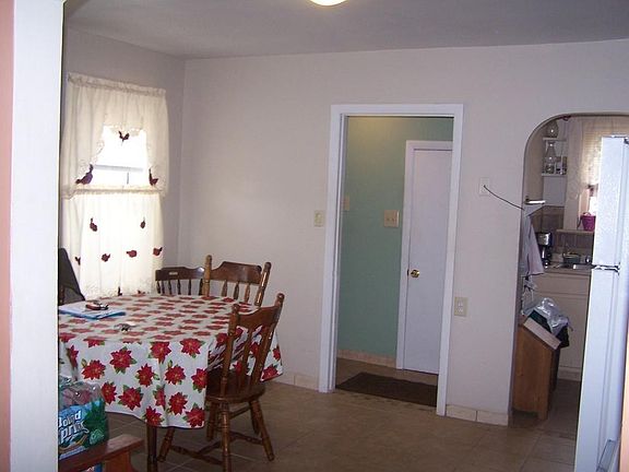 5th image of 14 Shamrock St