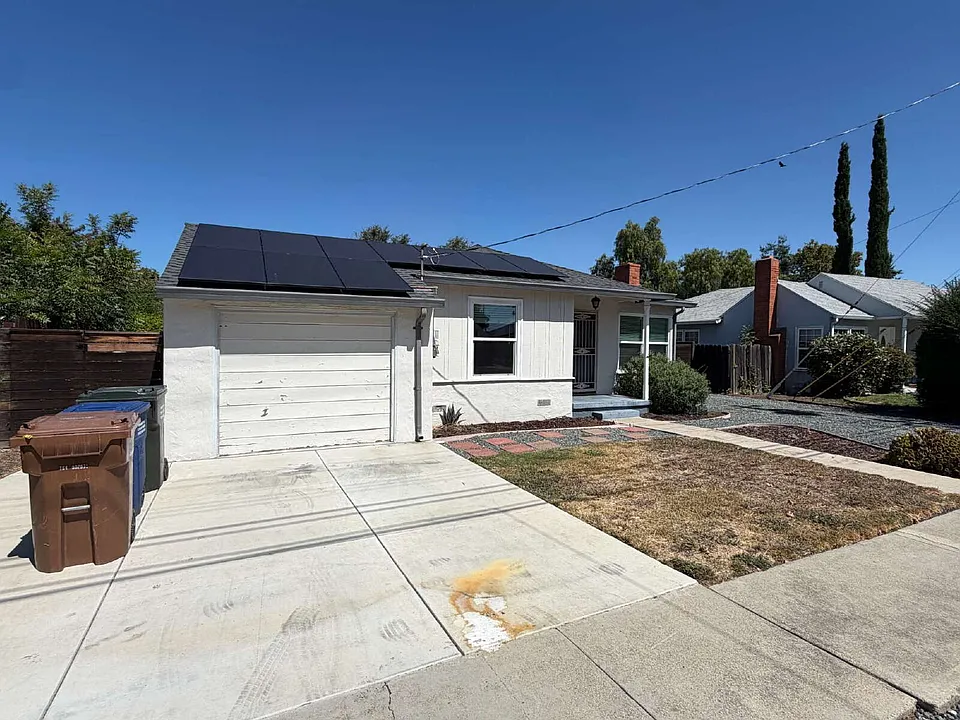 2261 Hickory Dr
