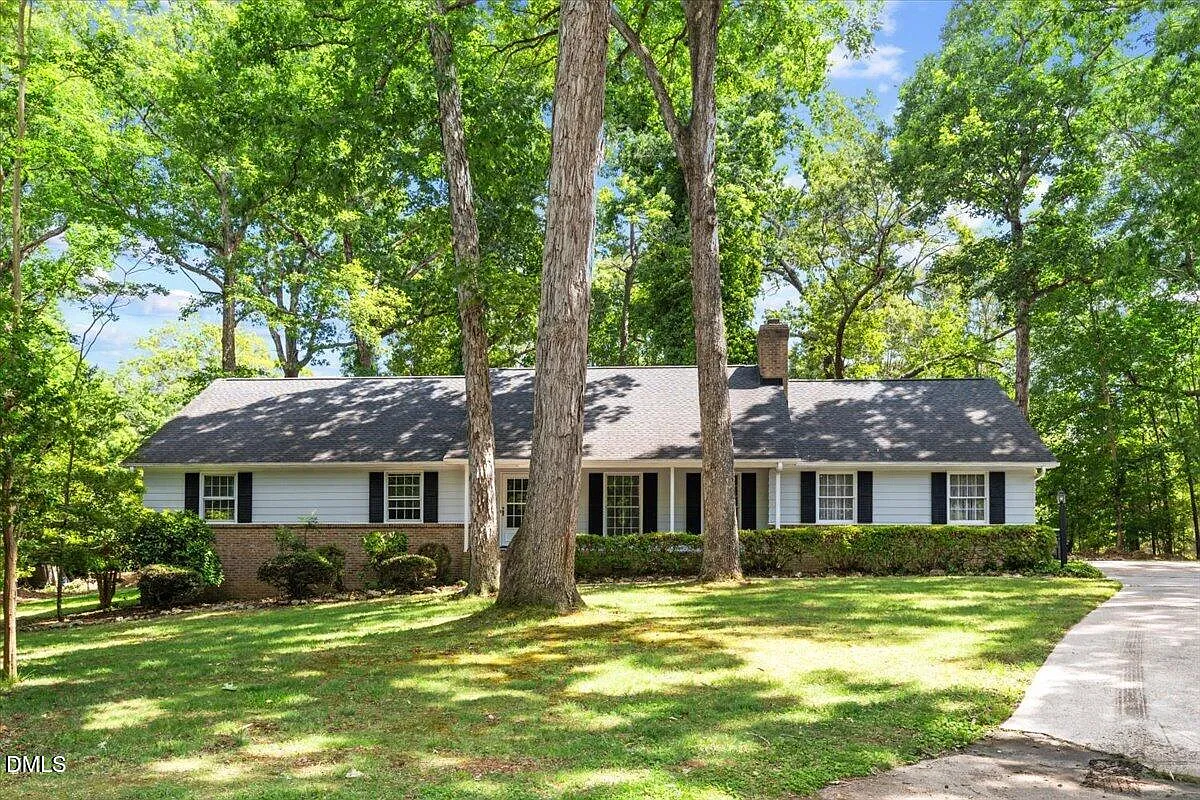 3 bed, 1.5 bath, $2,750 — Photo 2