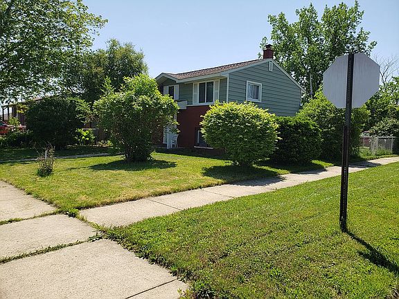 3rd image of 32112 Clawson St