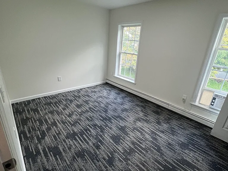 211 Hill Dr — Photo 6